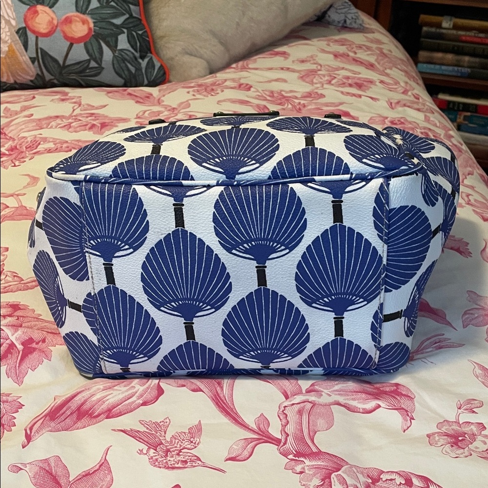 Kate Spade Navy and White Patterned Tote - Picture 4 of 14